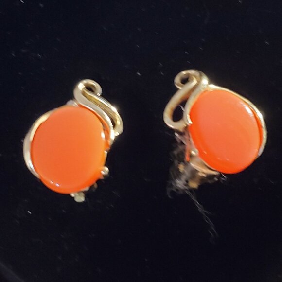 Vintage Thermoset Lucite Choker Necklace Earrings Set Orange Oval Gold Tone - Picture 5 of 12